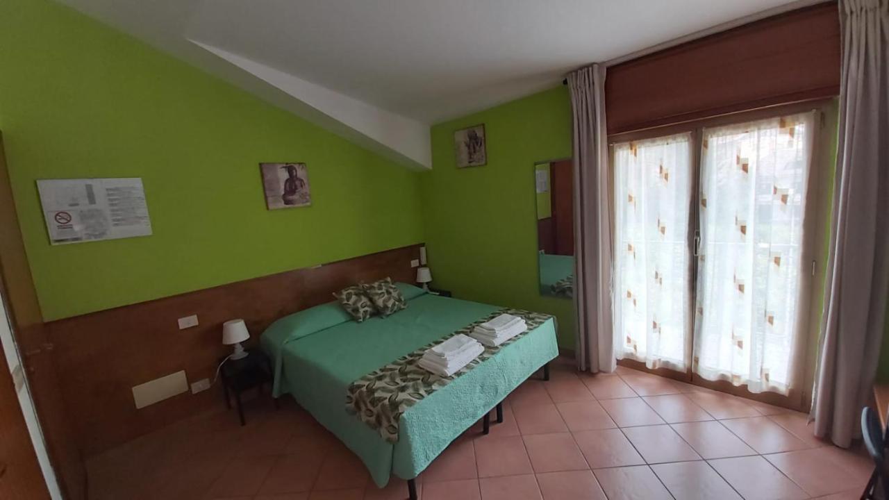 Orso Momo Hotel Calizzano Luaran gambar
