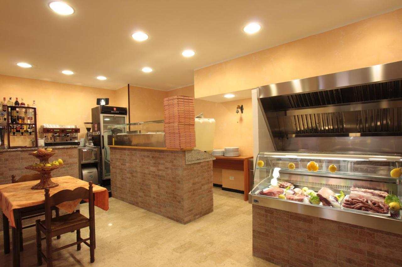 Orso Momo Hotel Calizzano Luaran gambar